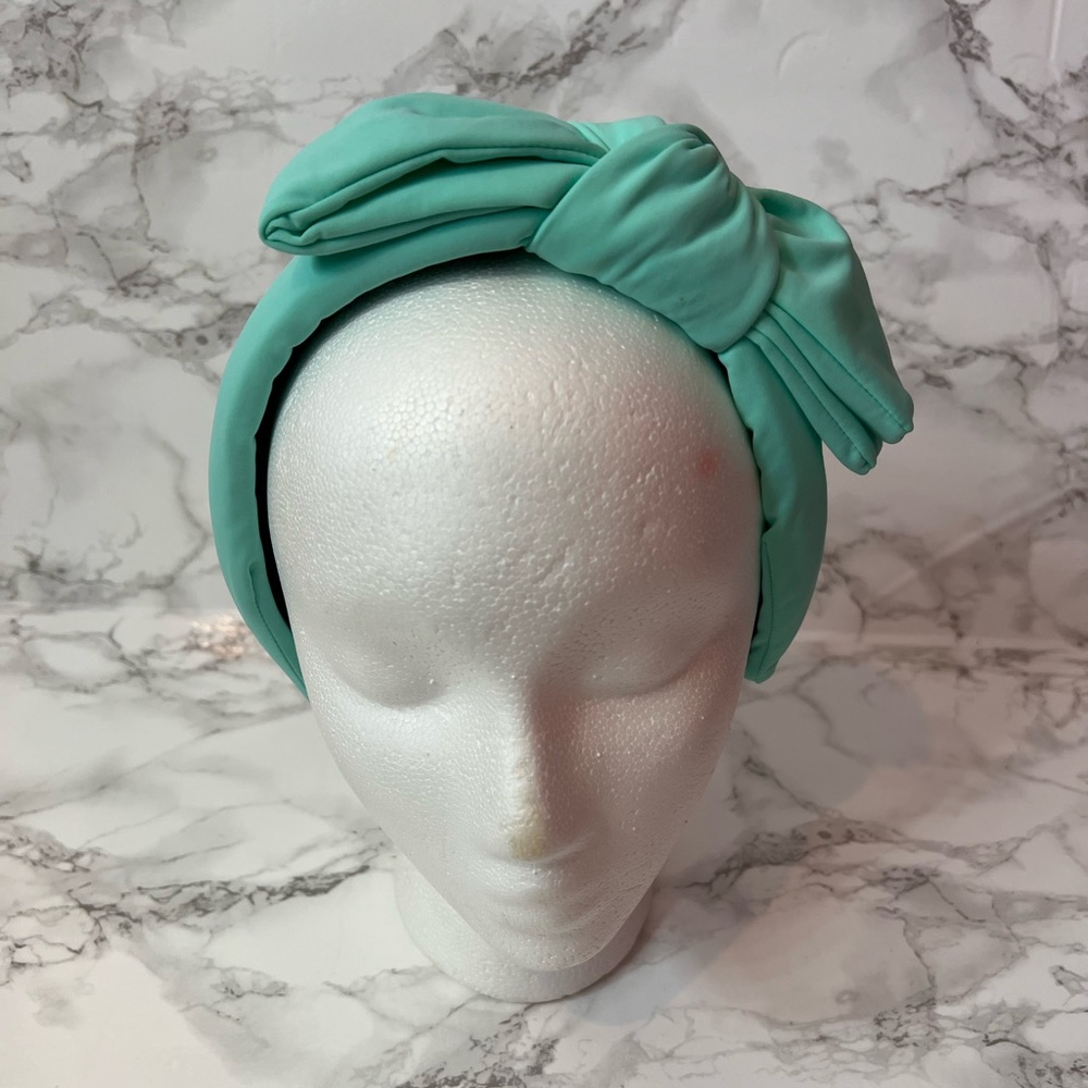 LELE SADOUGHI X ATLANTIC PACIFIC turquoise Holly Bow
Neoprene Headband